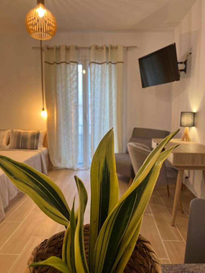 Calm Joy & J - New Bird Apartment Ermoupoli