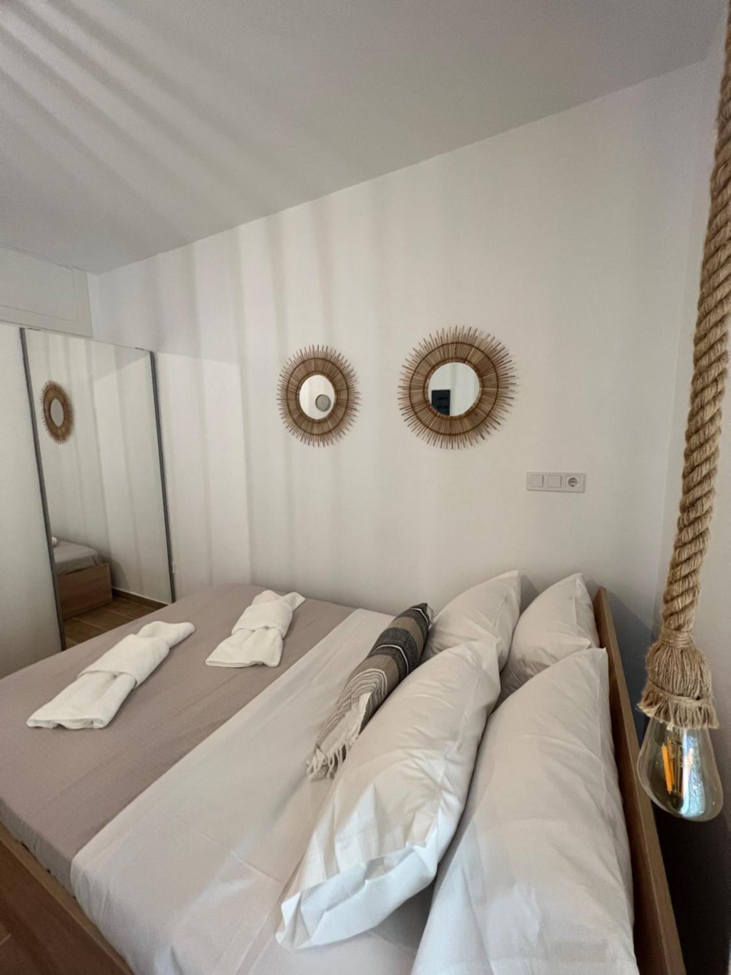 Calm Joy & J - New Bird Apartment Ermoupoli